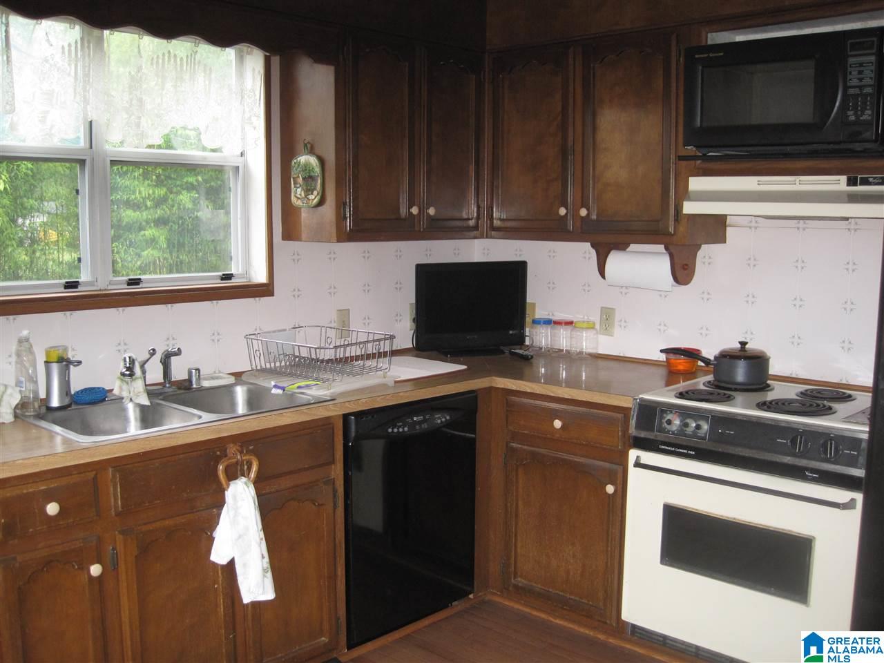 9435 Brasher Road Warrior, AL 35180 - Photo 7 of 17