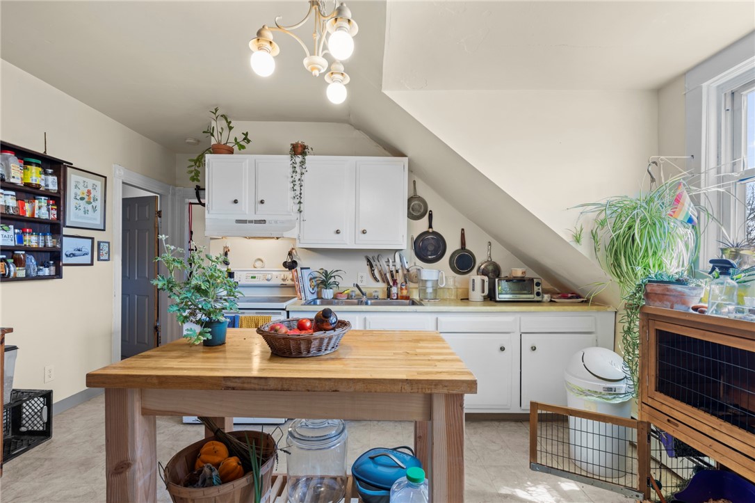 597 Main Street Warren, RI 02885 - Photo 7 of 38 3rd Floor Kitchen