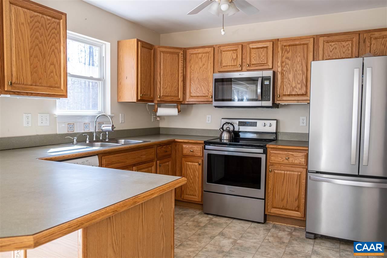 29 East Point Road Palmyra, VA 22963 - Photo 13 of 33 a kitchen with a refrigerator stove and microwave