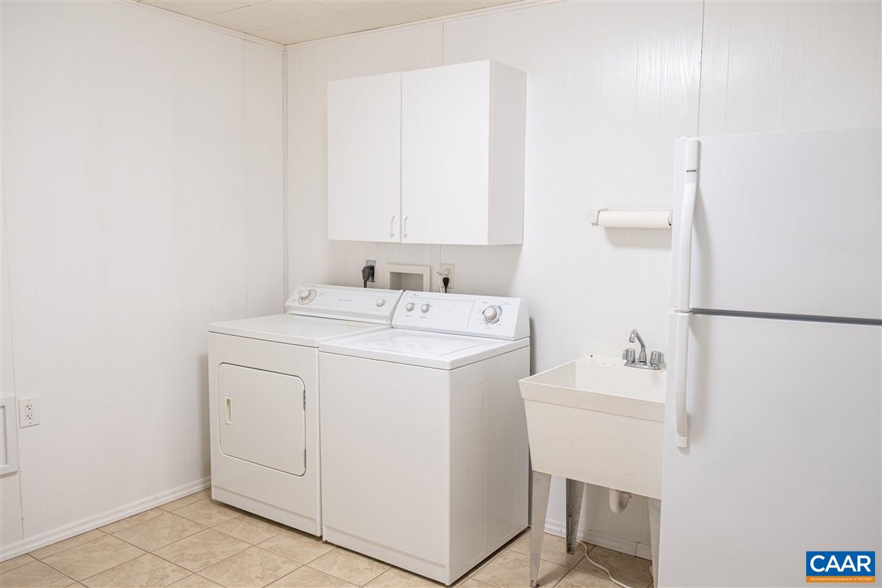 29 East Point Road Palmyra, VA 22963 - Photo 27 of 33 a utility room with dryer and washer