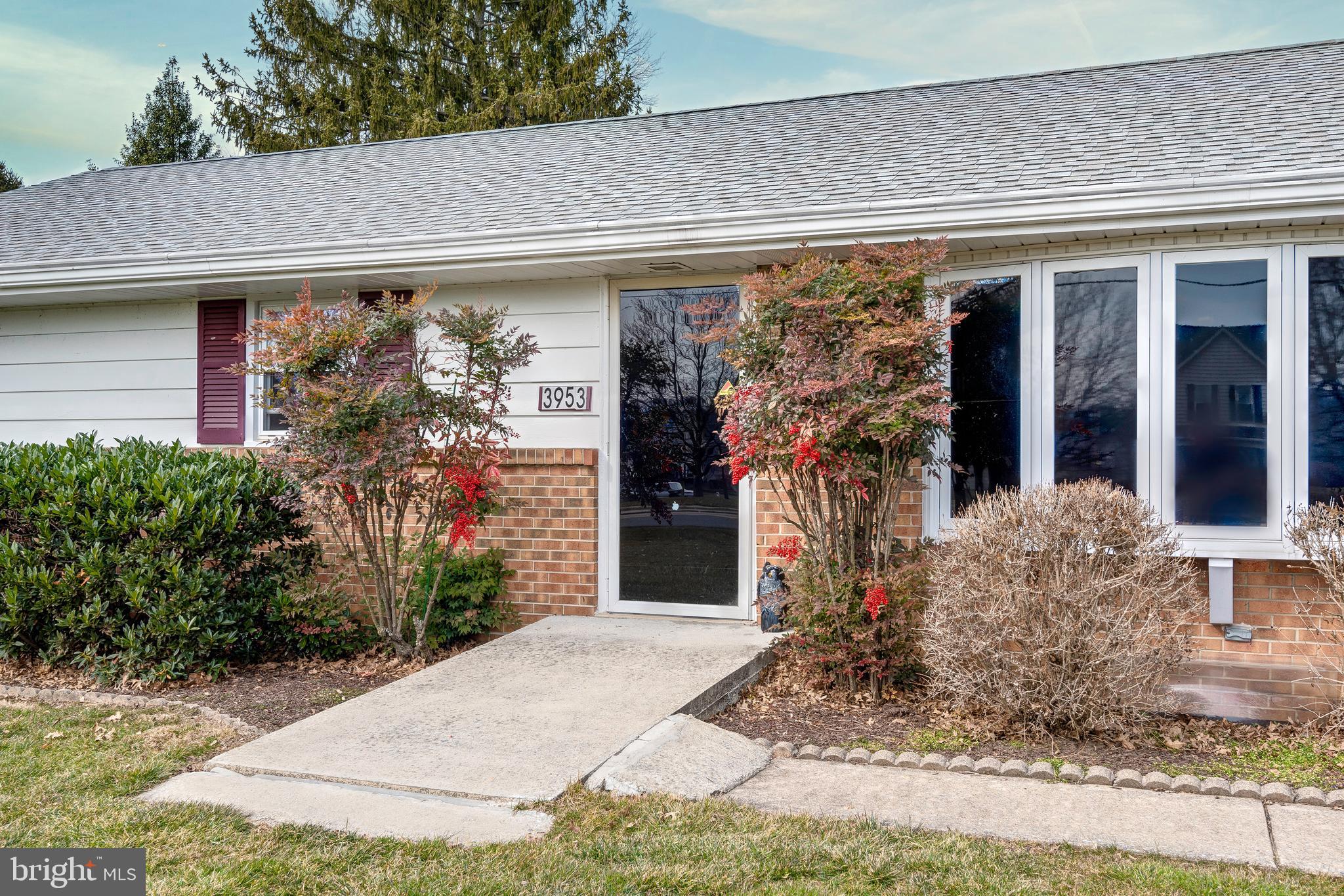 3953 Locust Grove Road Columbia, PA 17512 - Photo 2 of 31