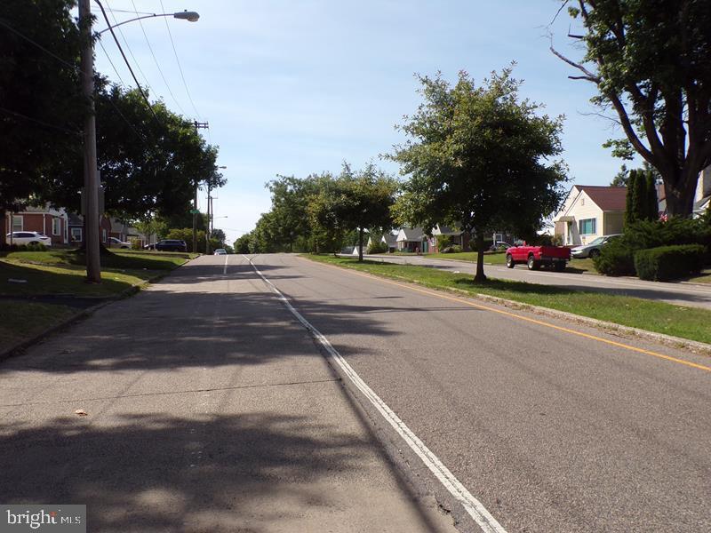 682 Rennard Street Philadelphia, PA 19116 - Photo 15 of 15