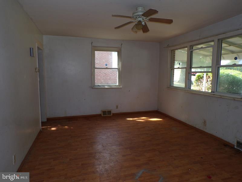 682 Rennard Street Philadelphia, PA 19116 - Photo 6 of 15