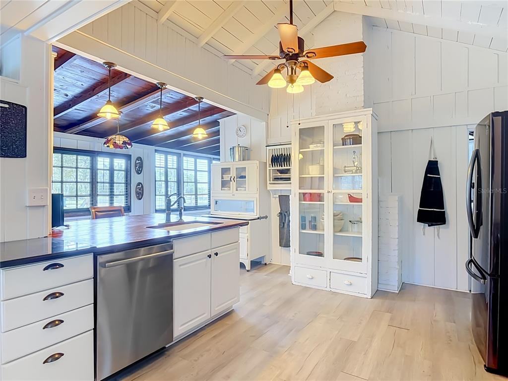 556 Stone Island Road Deltona, FL 32725 - Photo 11 of 38 Gallery Image 11