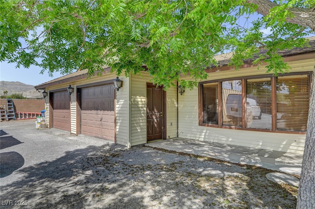 8970 West Lone Mountain Road Las Vegas, NV 89149 - Photo 4 of 94 Beautiful Bay Window