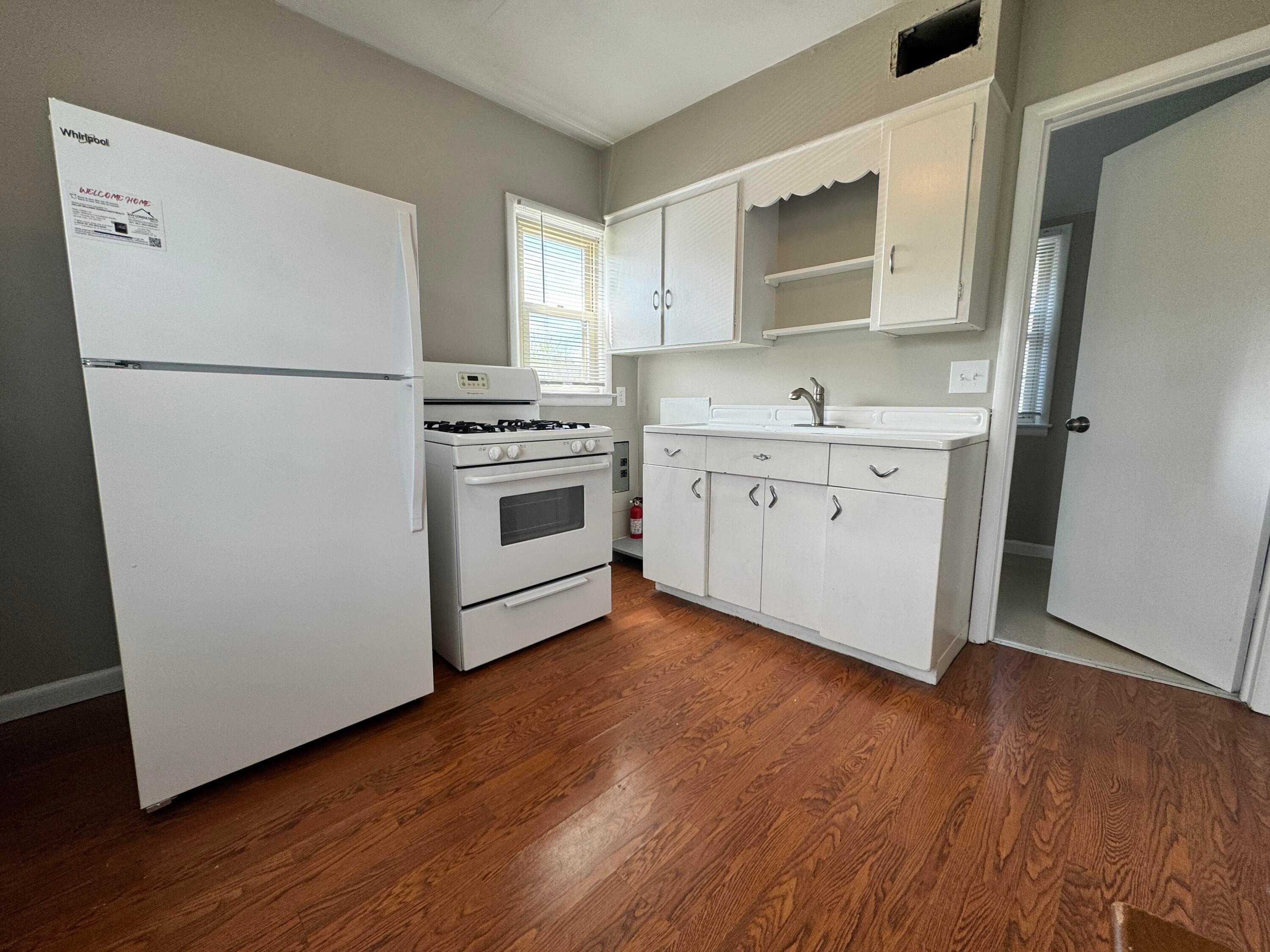 47 West Pacemont Road Columbus, OH 43202 - Photo 11 of 16 Kitchen
