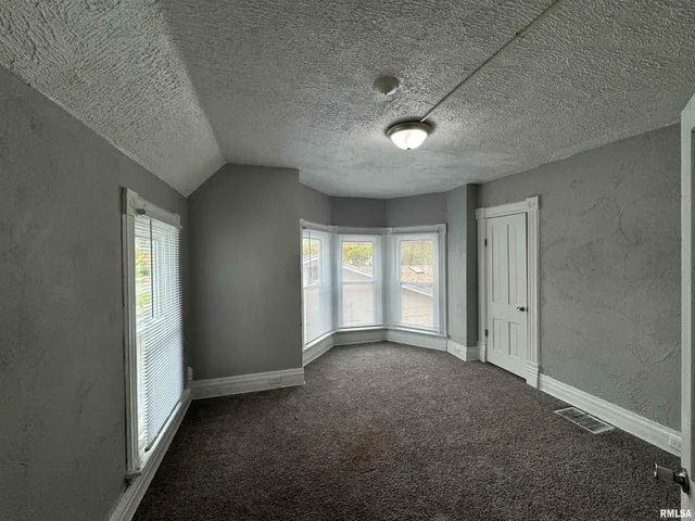 $89,900 | 1007 29th Street, Moline, IL 61265