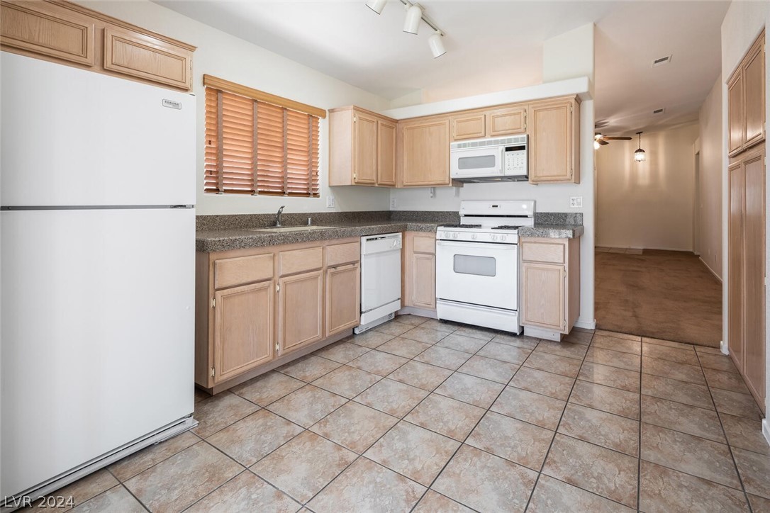 2357 Ramsgate Drive Henderson, NV 89074 - Photo 20 of 38 Kitchen with eat-in breakfast nook.