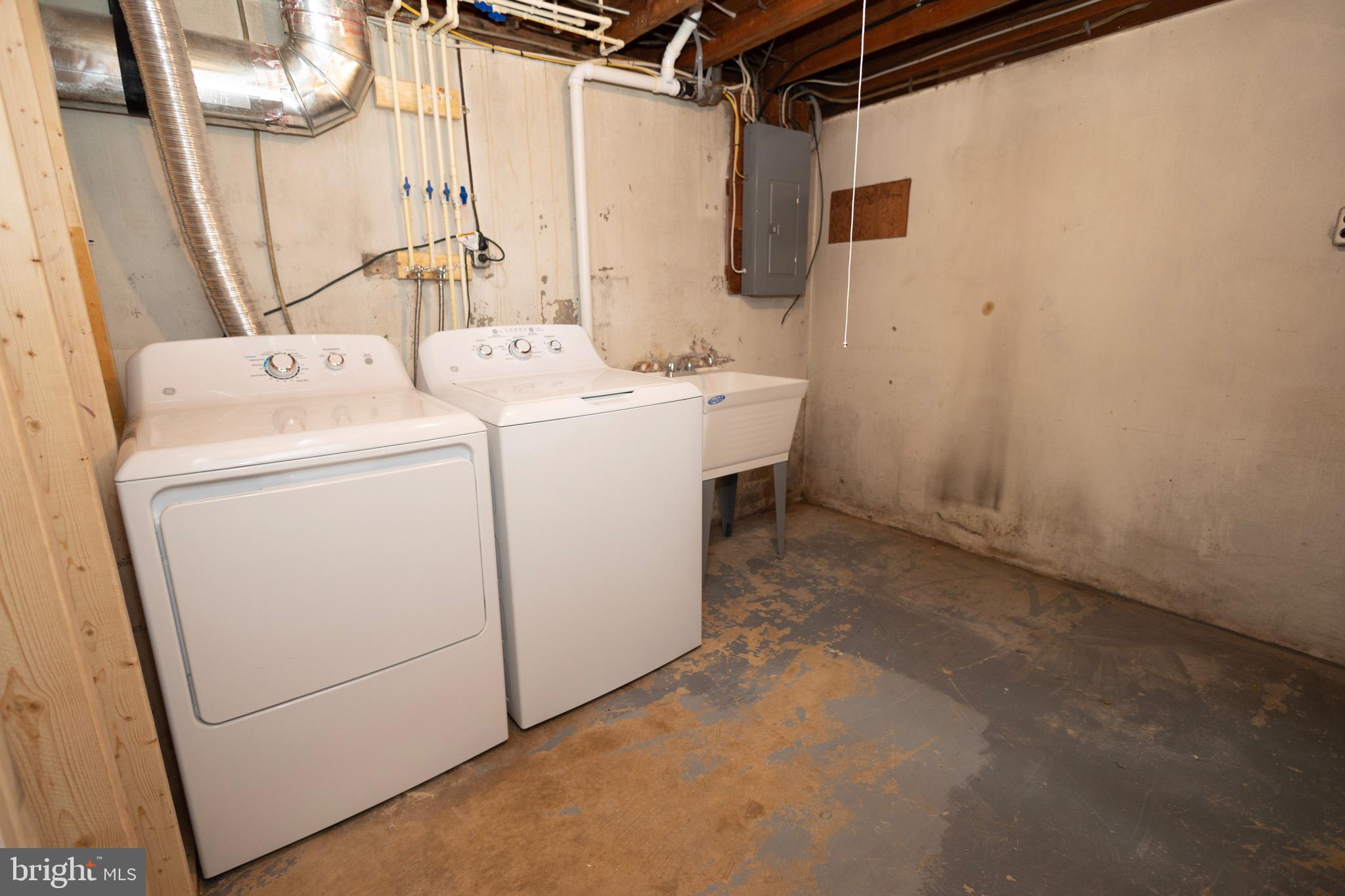 4545 Bill Moxley Road Mount Airy, MD 21771 - Photo 28 of 33 a utility room with dryer and washer