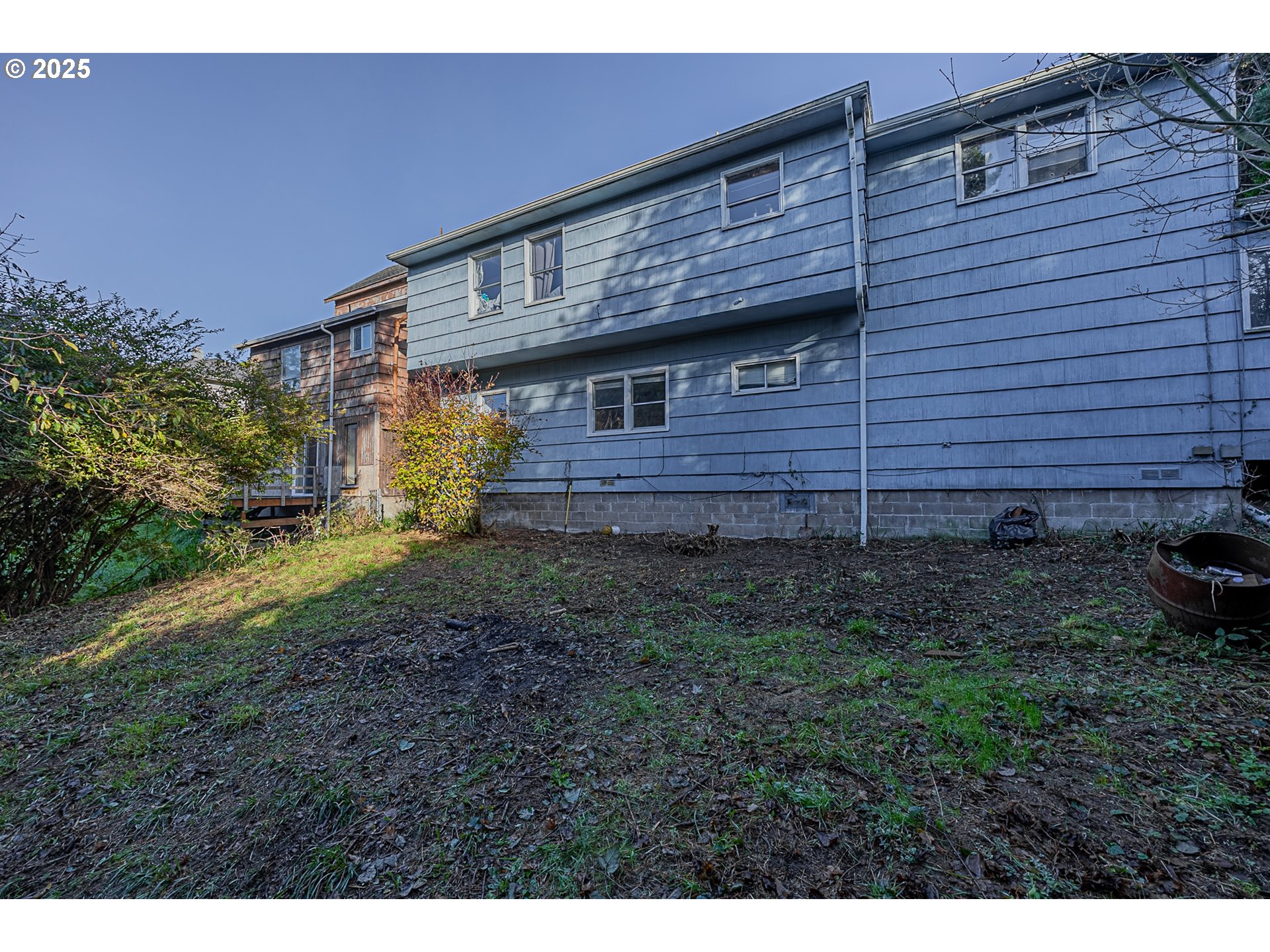 1860 Meade Avenue North Bend, OR 97459 - Photo 33 of 38 a view of a house with backyard