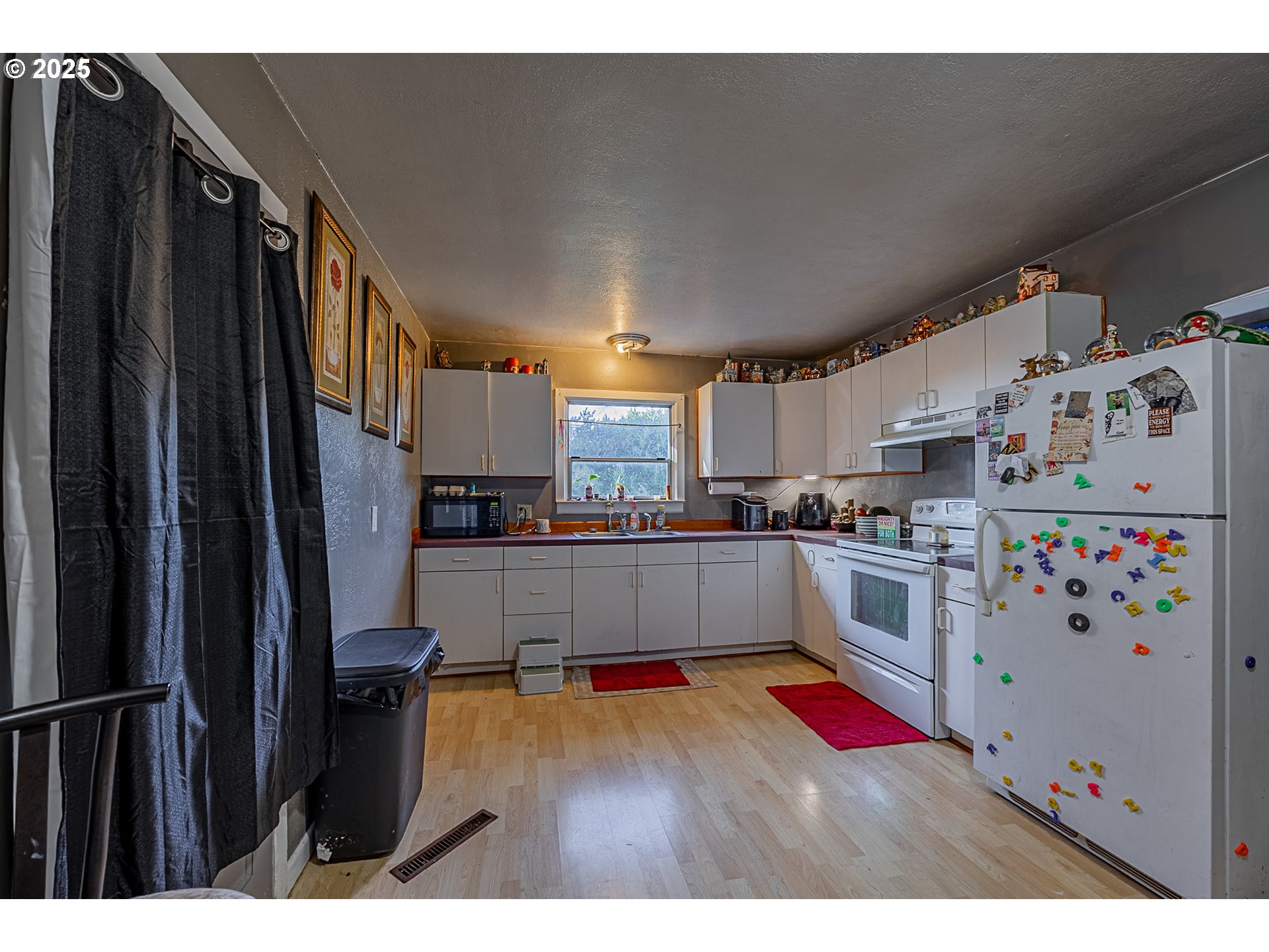 1860 Meade Avenue North Bend, OR 97459 - Photo 5 of 38 a kitchen with refrigerator and cabinets