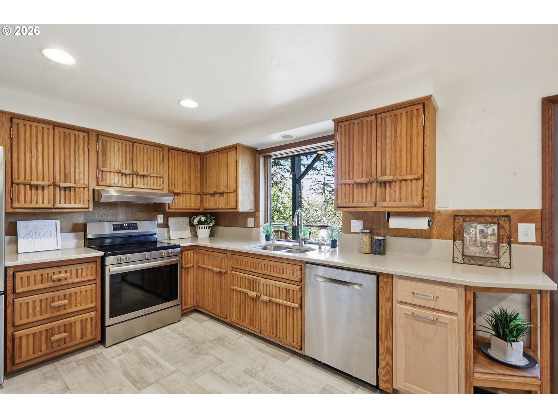 2804 Arline Way Eugene, OR 97403 - Photo 11 of 48