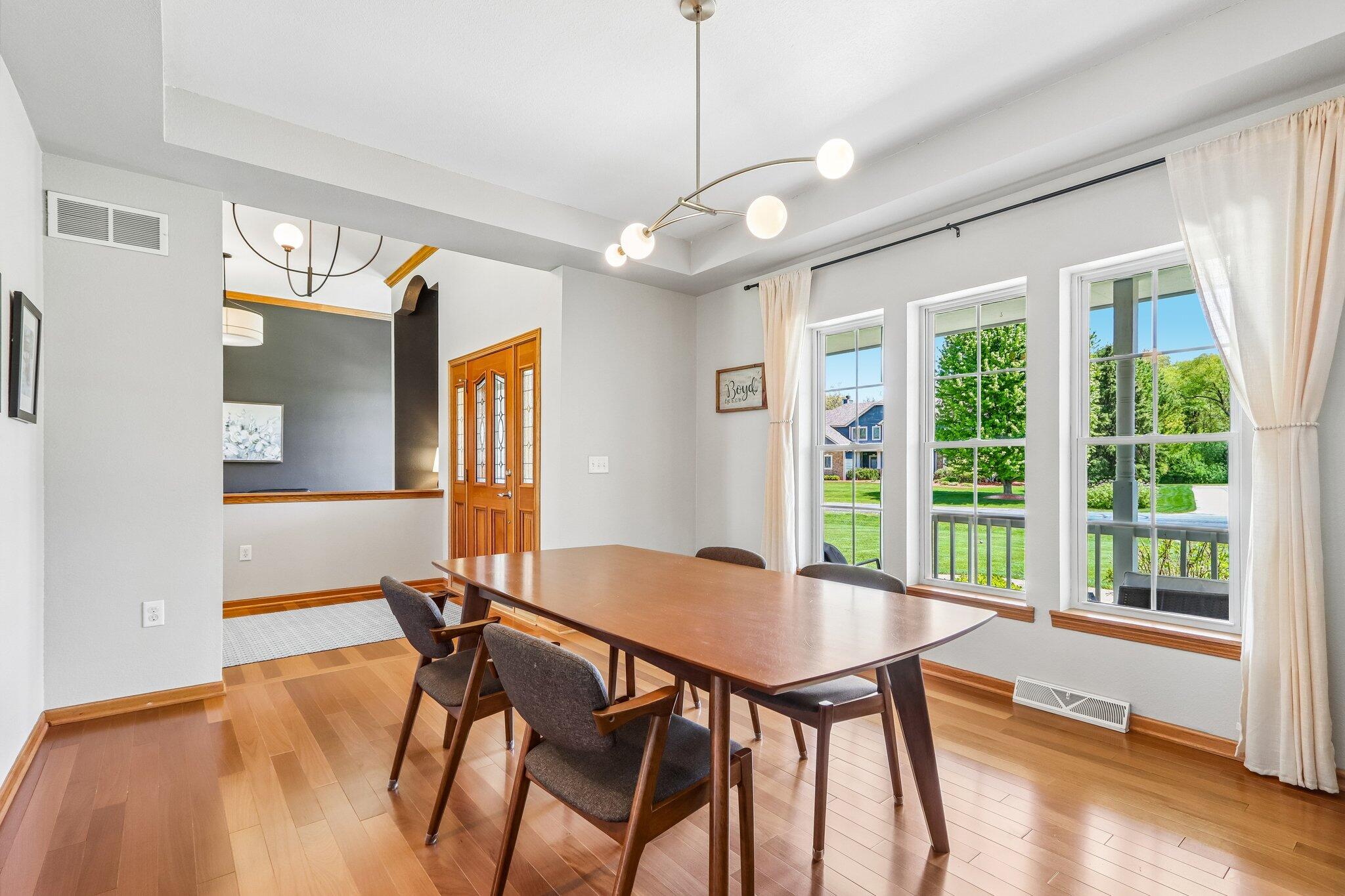 2335 Forest Run Summit, WI 53066 - Photo 11 of 60 Dining Room