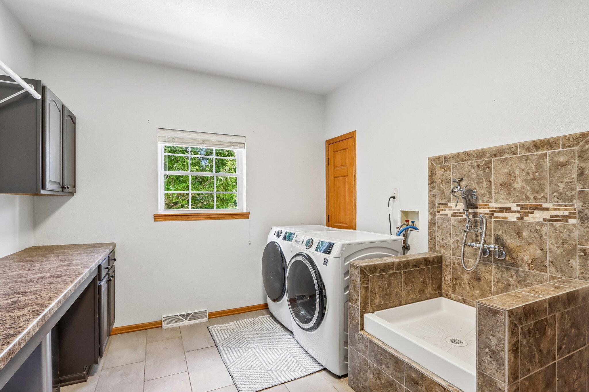 2335 Forest Run Summit, WI 53066 - Photo 18 of 60 Huge Laundry Room w/ Dog Wash