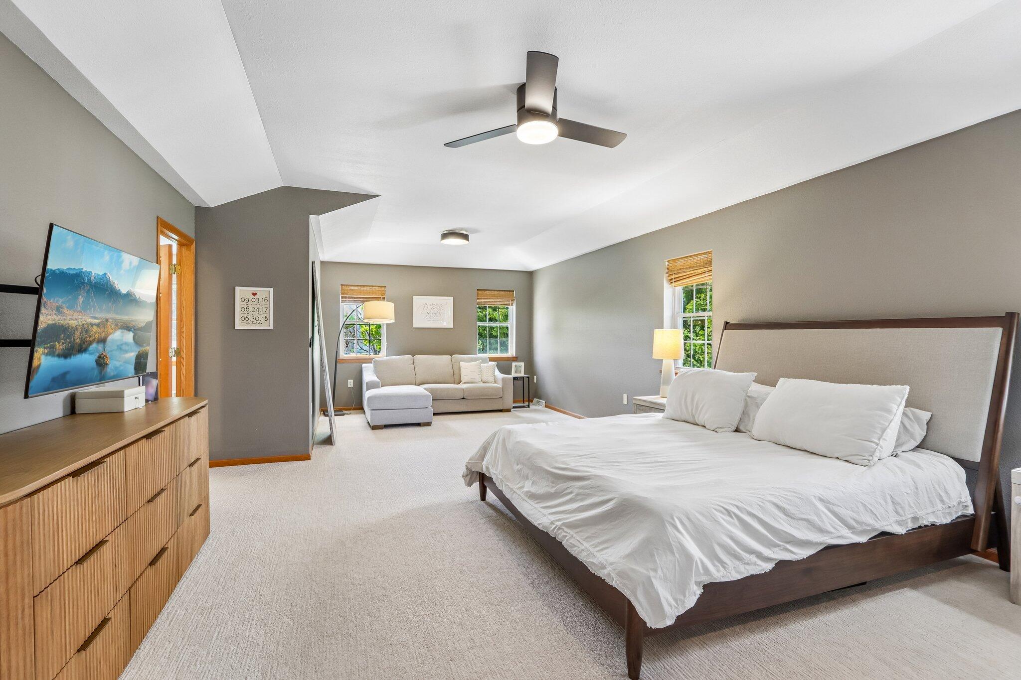 2335 Forest Run Summit, WI 53066 - Photo 20 of 60 Primary Suite