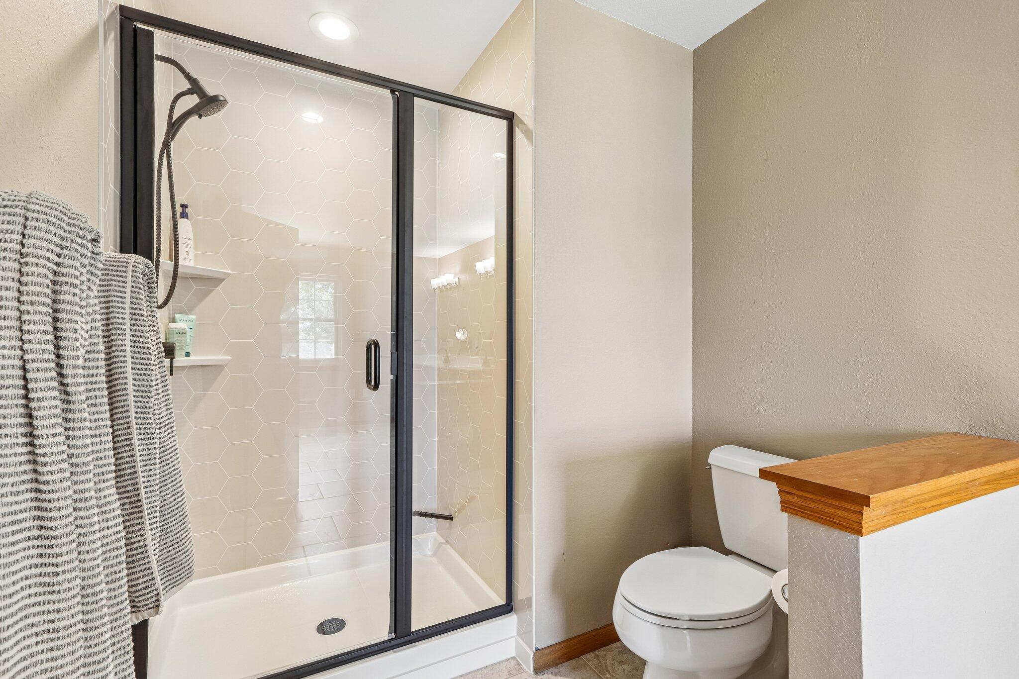 2335 Forest Run Summit, WI 53066 - Photo 25 of 60 Primary Shower
