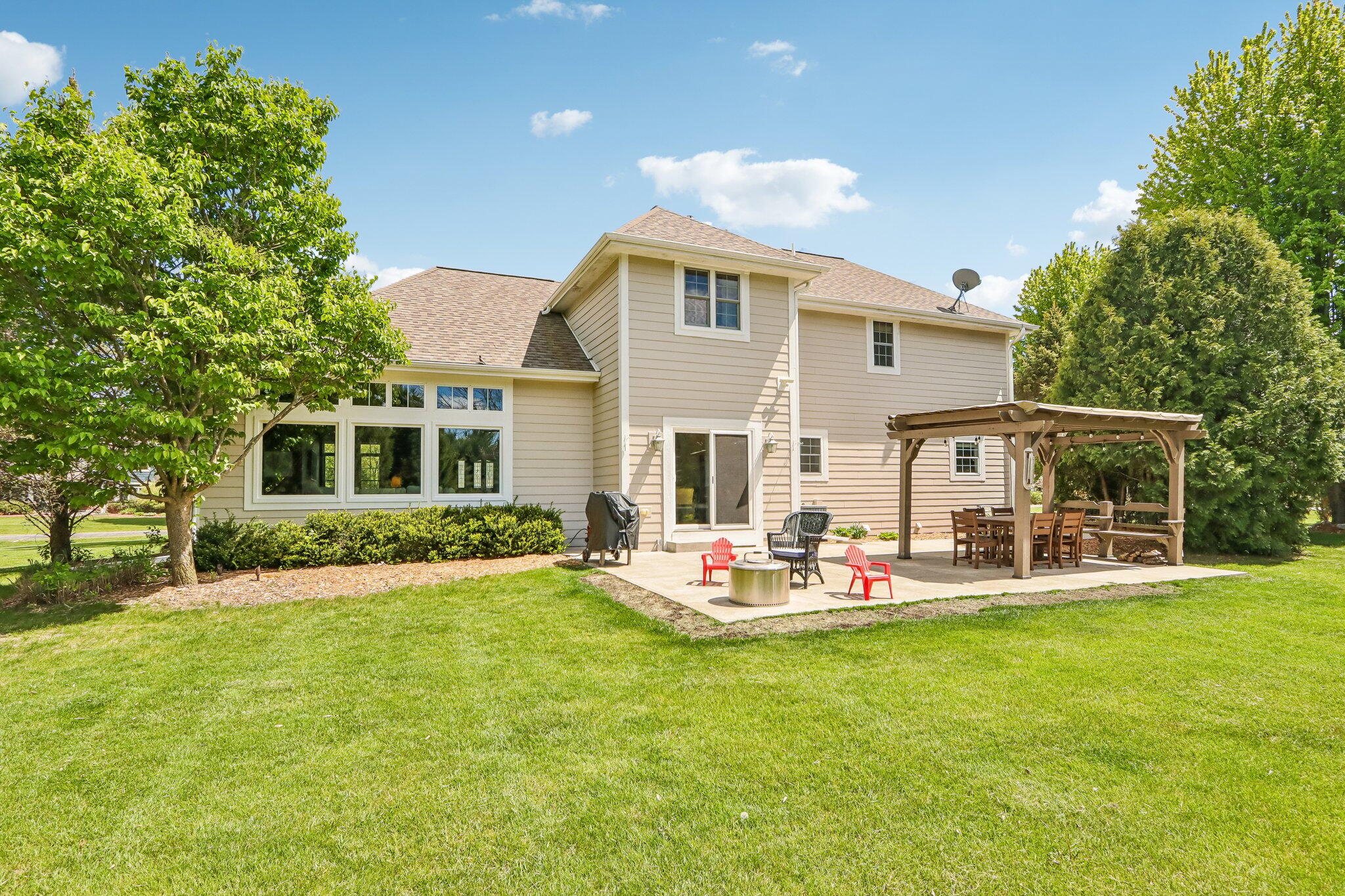 2335 Forest Run Summit, WI 53066 - Photo 43 of 60 Rear