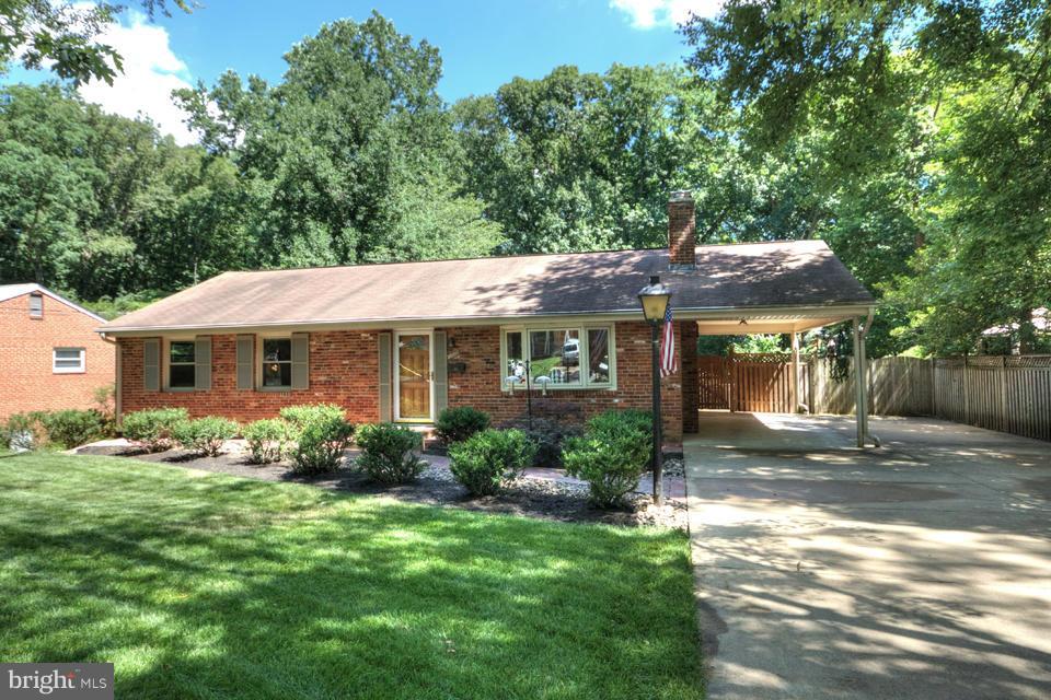 5621 Heming Avenue Springfield, VA 22151 - Photo 1 of 30 Exterior (Front)