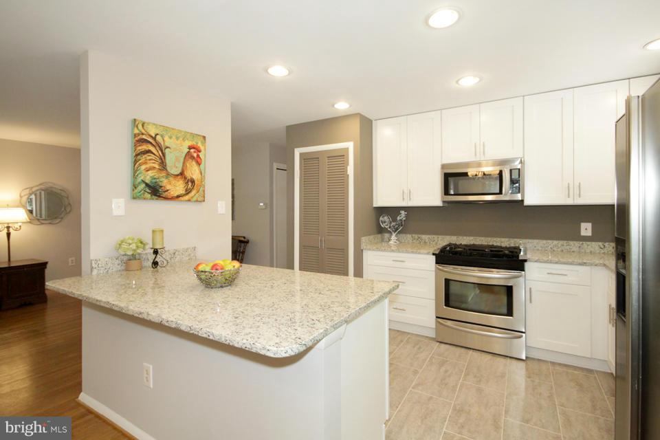 5621 Heming Avenue Springfield, VA 22151 - Photo 9 of 30 Kitchen