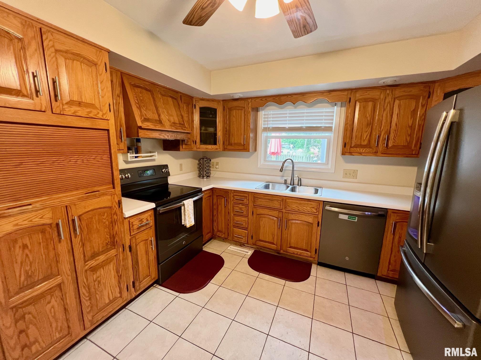 891 Riddle Hill Road Springfield, IL 62711 - Photo 17 of 50