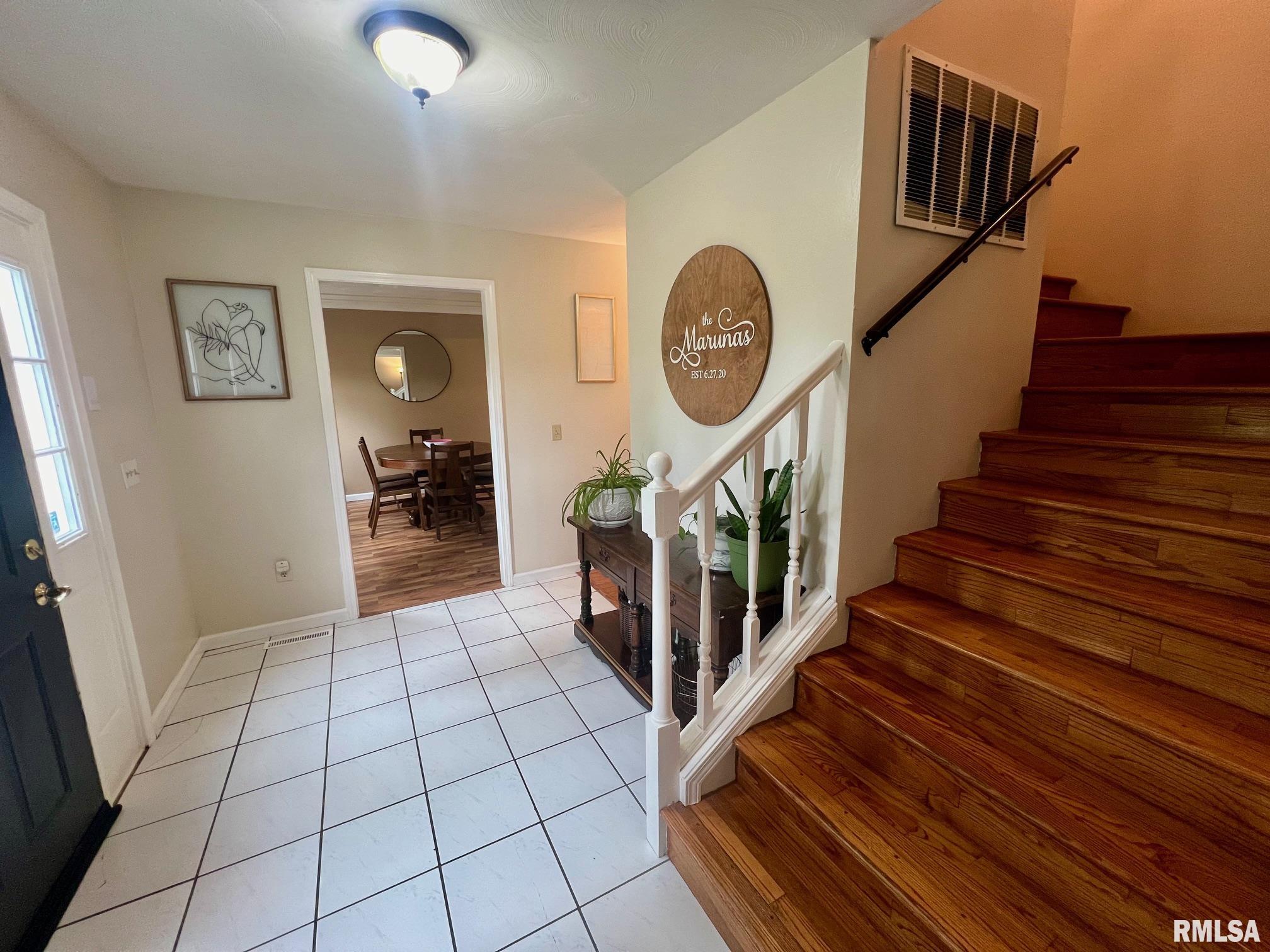 891 Riddle Hill Road Springfield, IL 62711 - Photo 4 of 50
