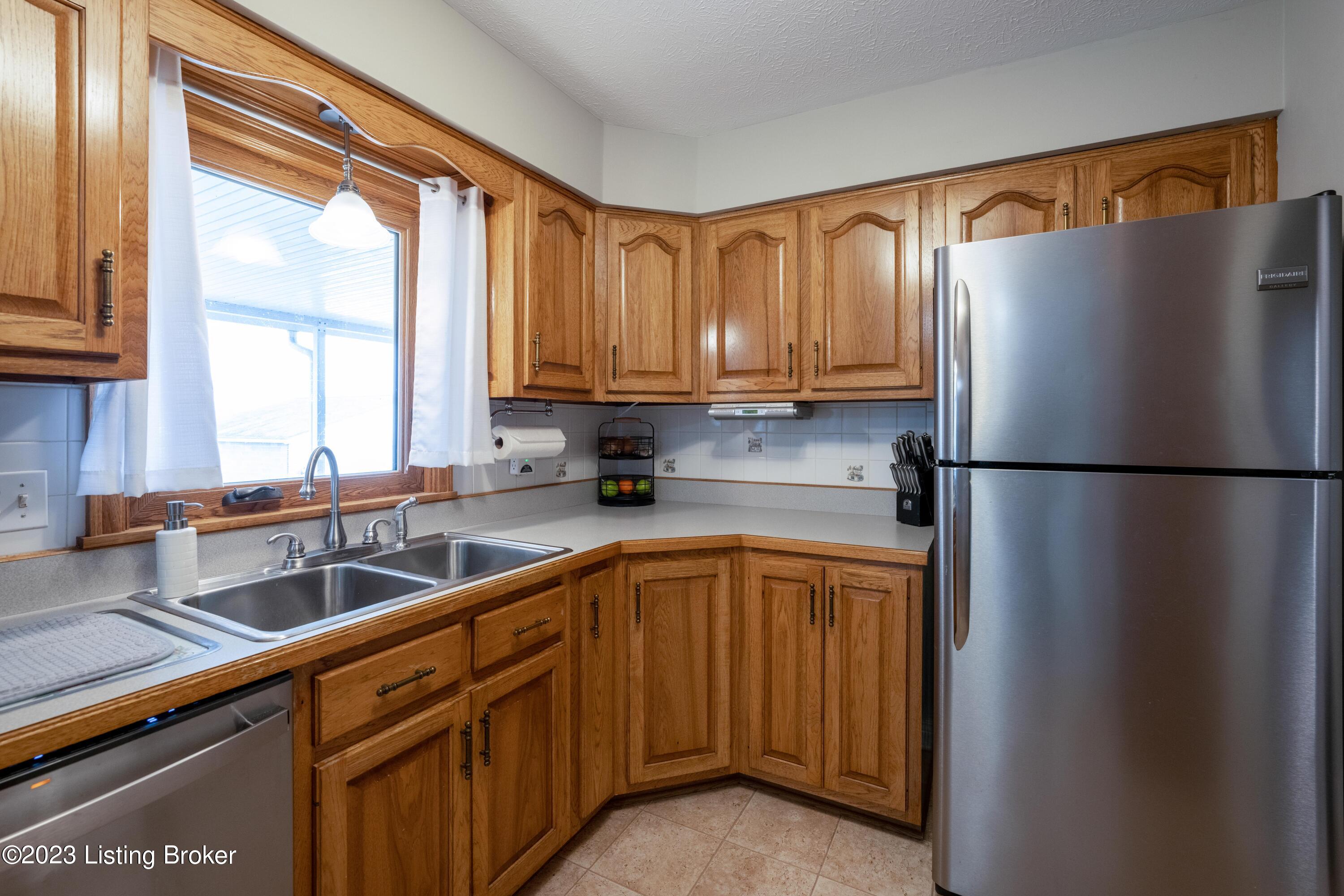 170 Waterford Road Mount Washington, KY 40047 - Photo 8 of 37 170 Waterford Rd-8