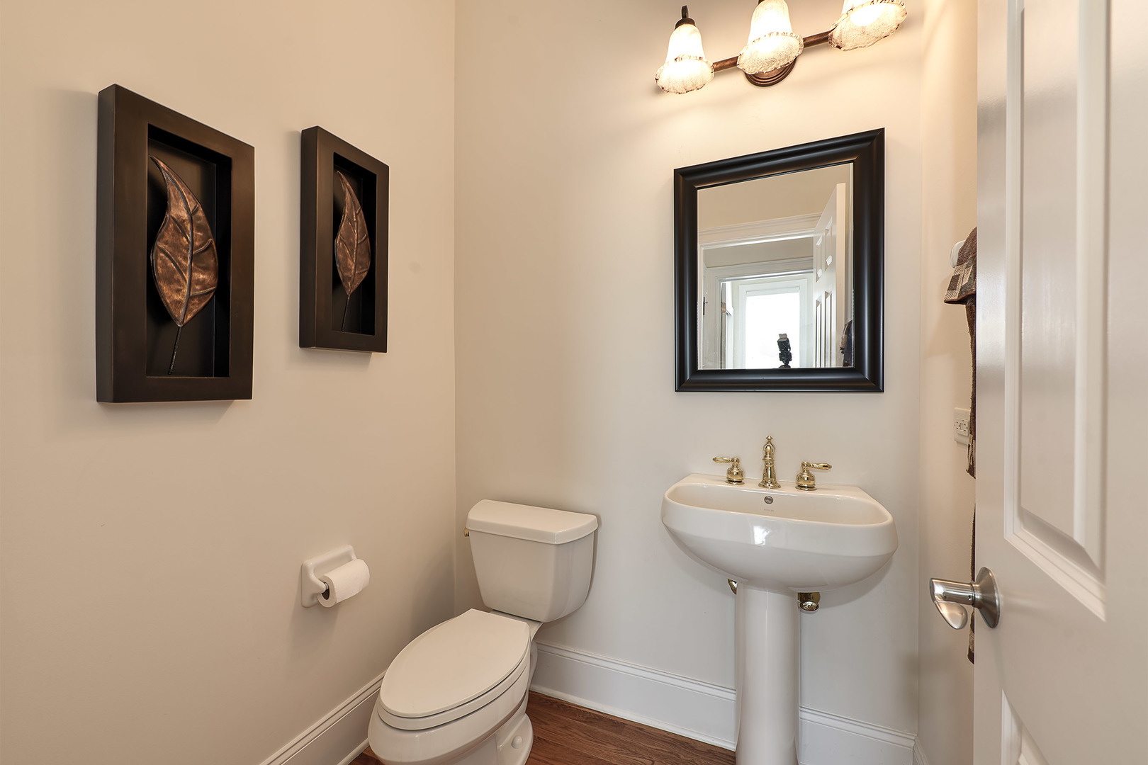 1002 Ridgeview Drive Inverness, IL 60010 - Photo 14 of 34 a bathroom with a toilet sink and mirror
