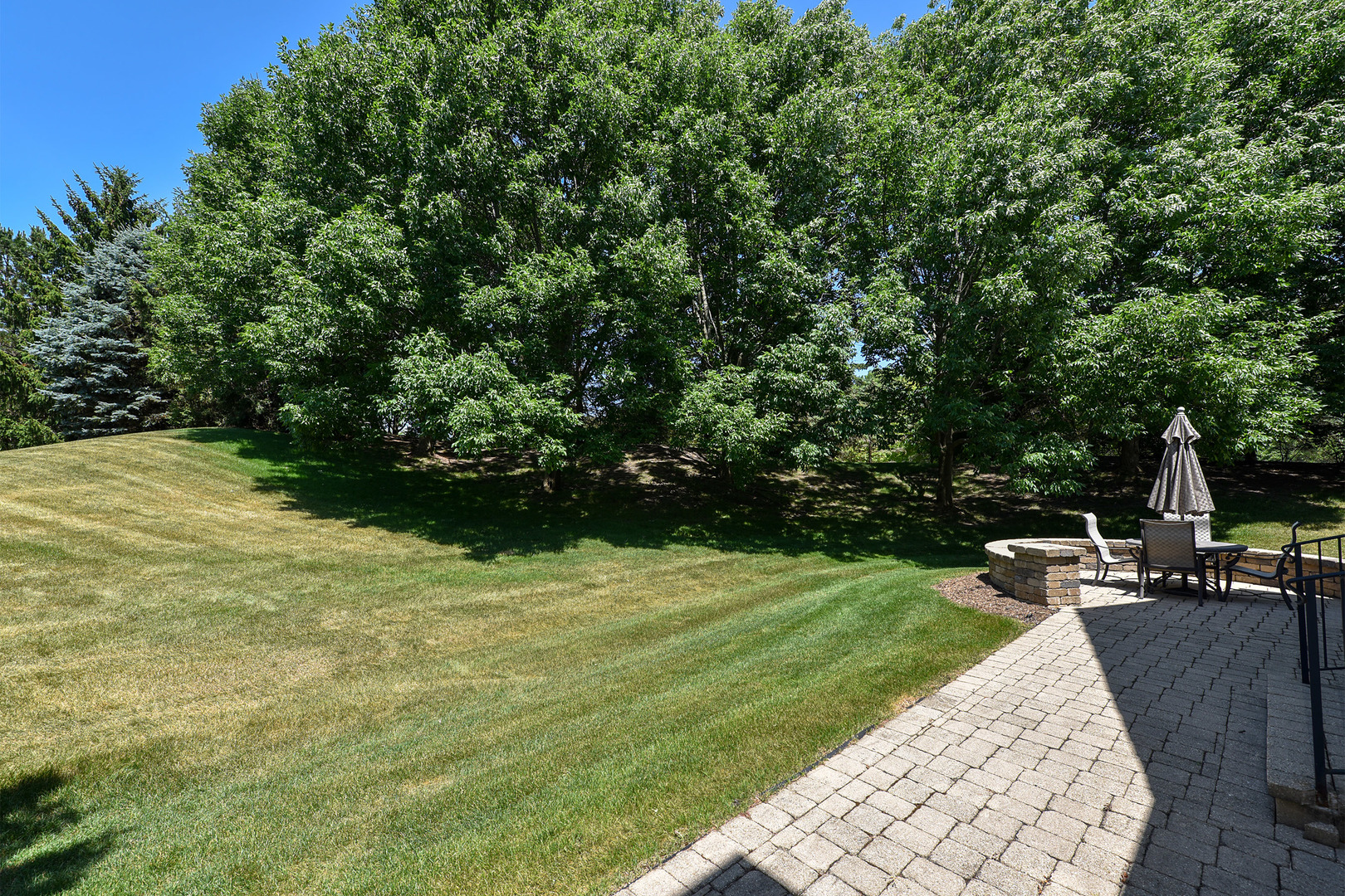 1002 Ridgeview Drive Inverness, IL 60010 - Photo 24 of 34 a view of a backyard