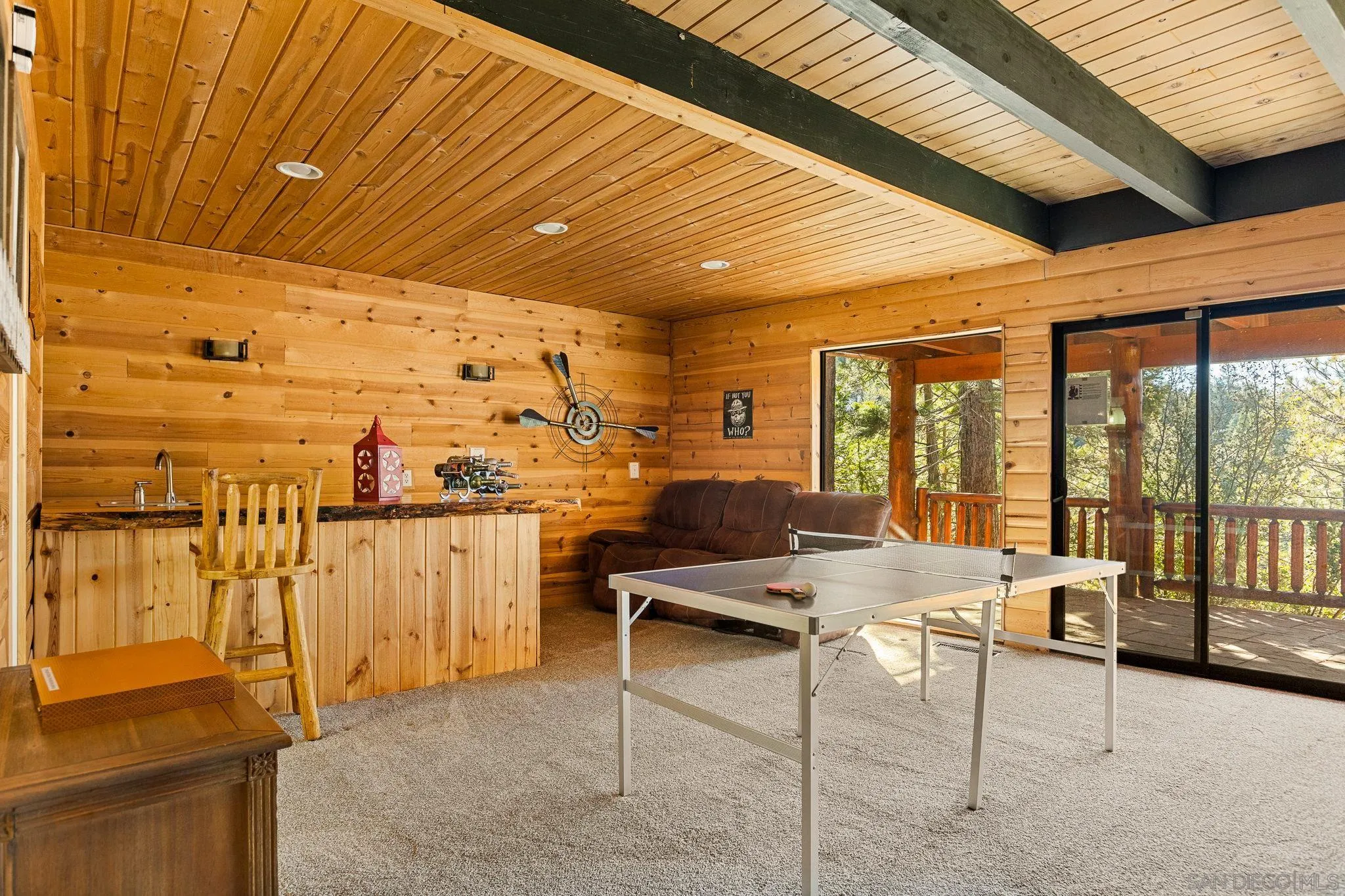 683 Grass Valley Road Lake Arrowhead, CA 92352 - Photo 31 of 39 a workspace with furniture