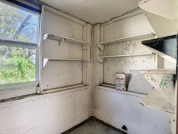 a view of a garage