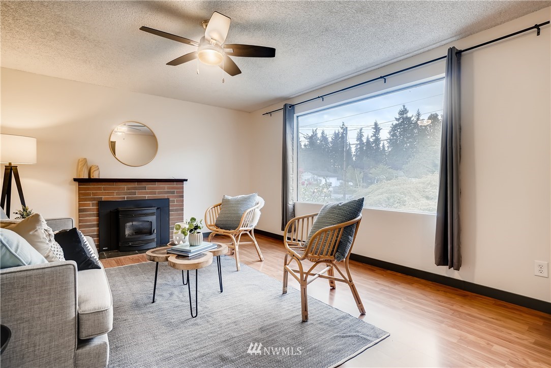 1905 Vine Road Brier, WA 98036 - Photo 3 of 25 Gallery Image 3