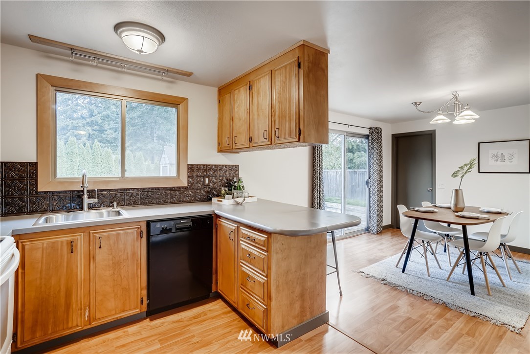 1905 Vine Road Brier, WA 98036 - Photo 8 of 25 Gallery Image 8