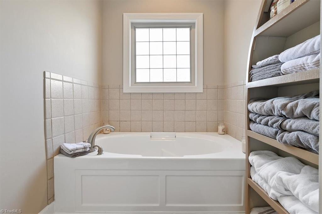 935 Robert Beck Road Lexington, NC 27292 - Photo 16 of 45 Garden tub En Suite