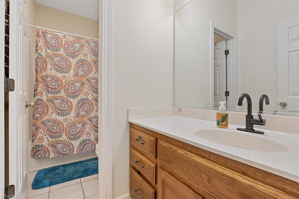 935 Robert Beck Road Lexington, NC 27292 - Photo 20 of 45 Hall bathroom