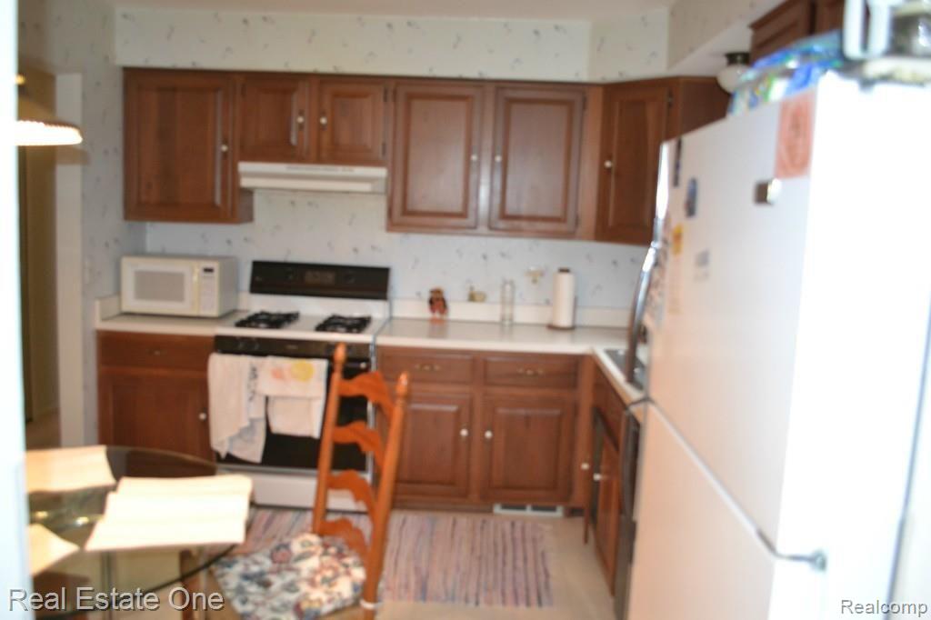 1423 Deerhurst Court Rochester Hills, MI 48307 - Photo 3 of 20