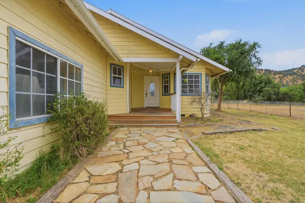 $499,999 | 33485 Globe Drive, Springville, CA 93265