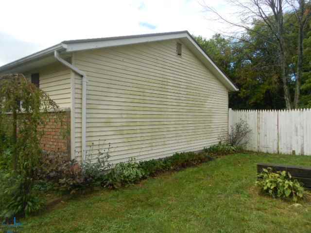 3159 Beach Road Port Huron, MI 48060 - Photo 10 of 18 31121602-9.JPG