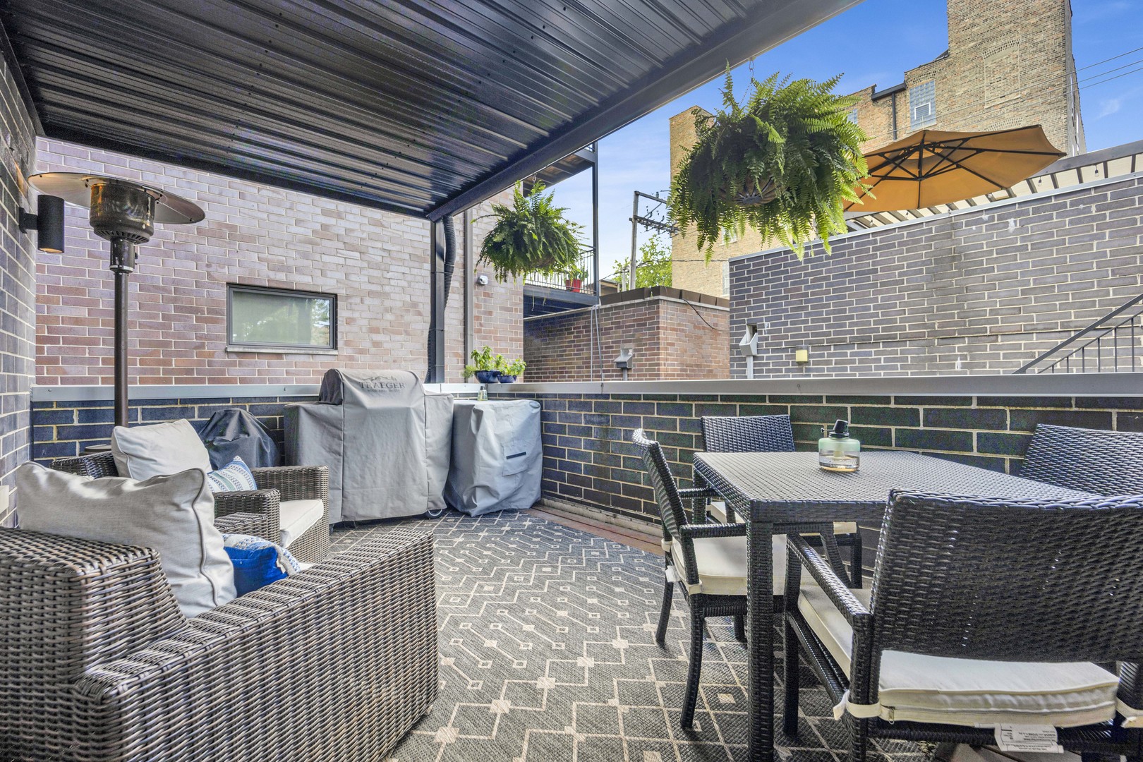 2140 West Rice Street, Unit 1W Chicago, IL 60622 - Photo 20 of 25 an outdoor space with patio furniture