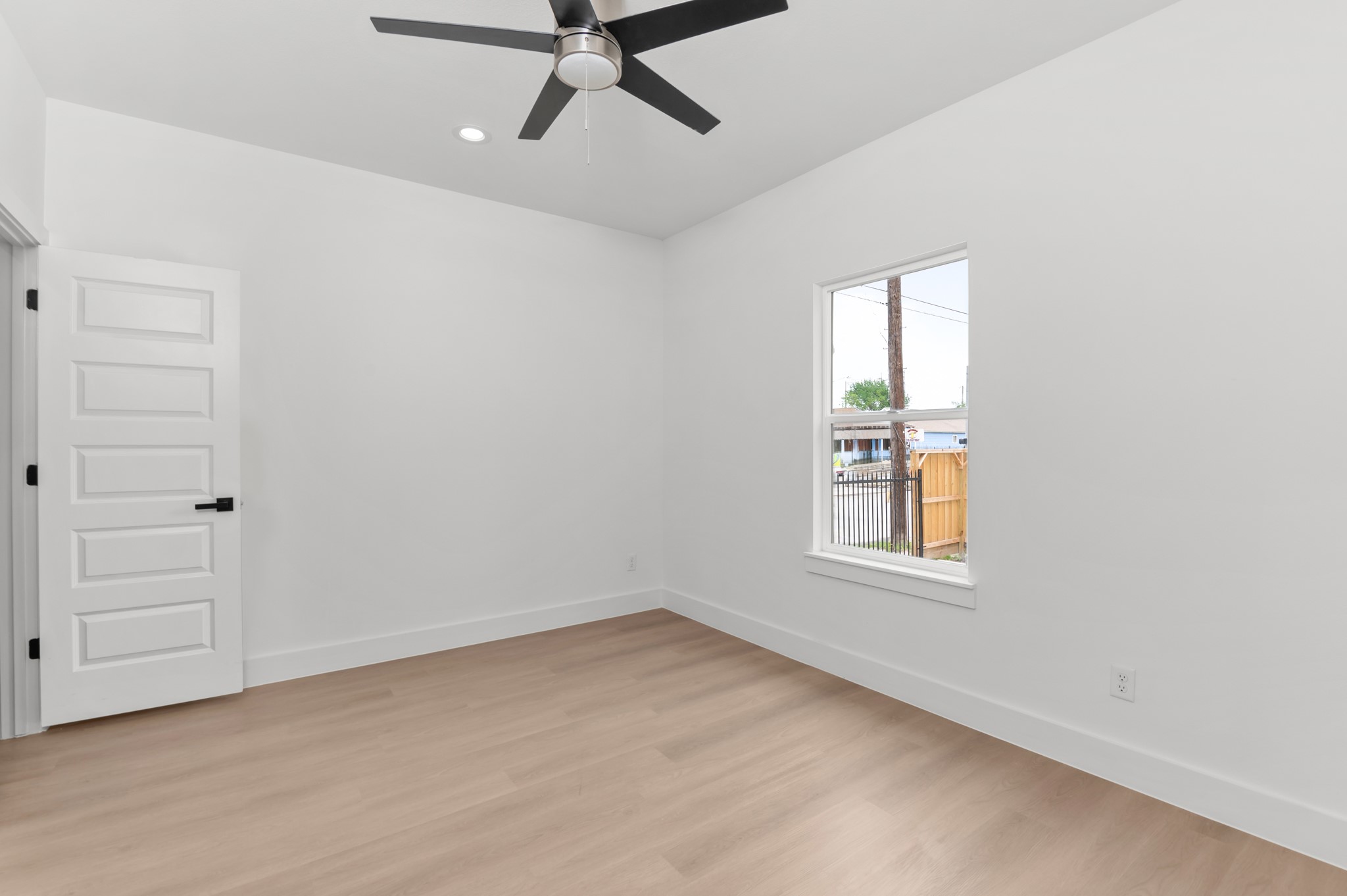 2316 McKee Street, Unit A Houston, TX 77009 - Photo 11 of 12 an empty room with windows