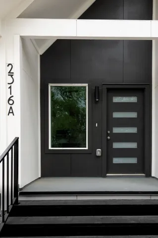 a view of a windows in the house