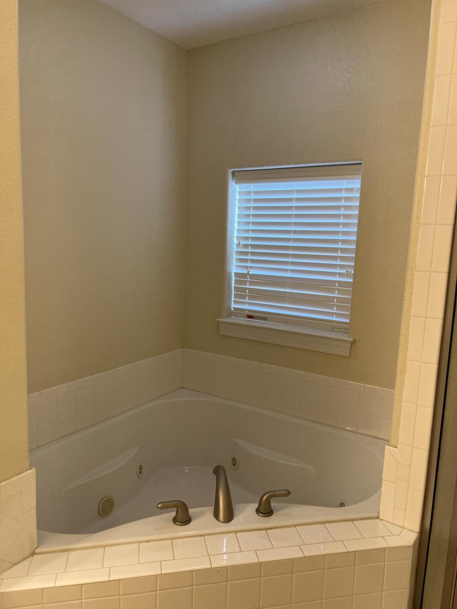 118 Spires Lane, Unit 5B Santa Rosa Beach, FL 32459 - Photo 21 of 28 a bathroom with a bathtub