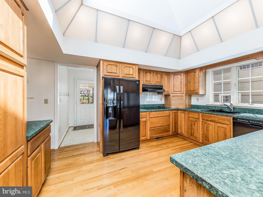 713 Gold Valley Road Locust Grove, VA 22508 - Photo 3 of 45 Well appointed kitchen