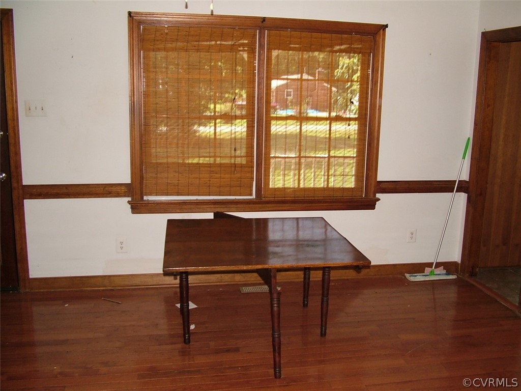 7401 Narrowridge Road Henrico, VA 23231 - Photo 11 of 23 front dining area