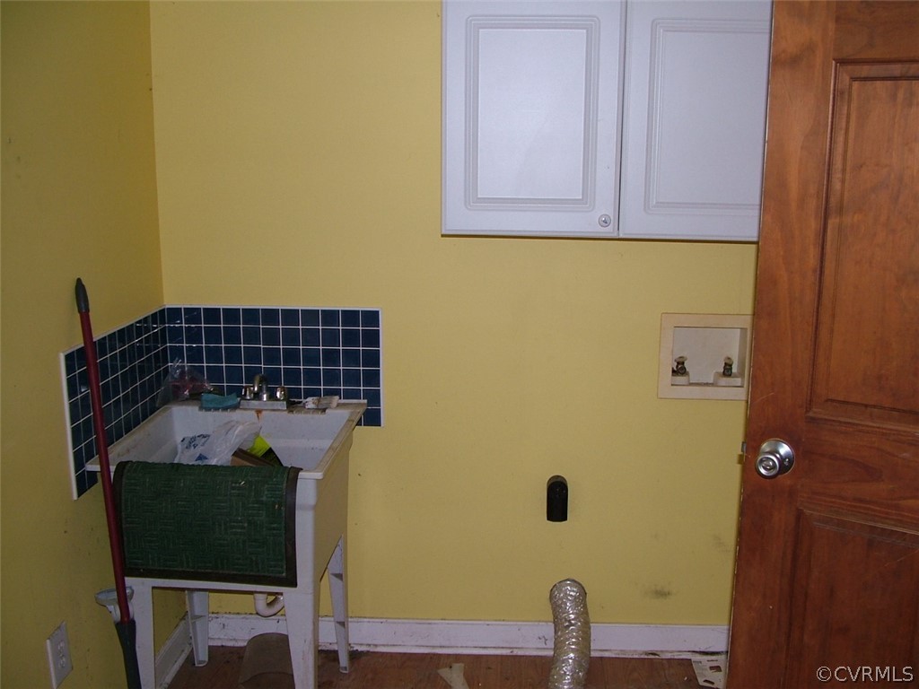 7401 Narrowridge Road Henrico, VA 23231 - Photo 22 of 23 utility room has washer/dryer hook up and wash tub