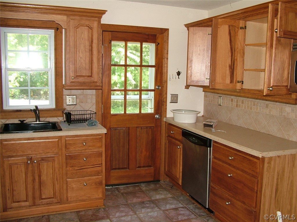 7401 Narrowridge Road Henrico, VA 23231 - Photo 6 of 23 side entry door into kitchen area, stainless mayta