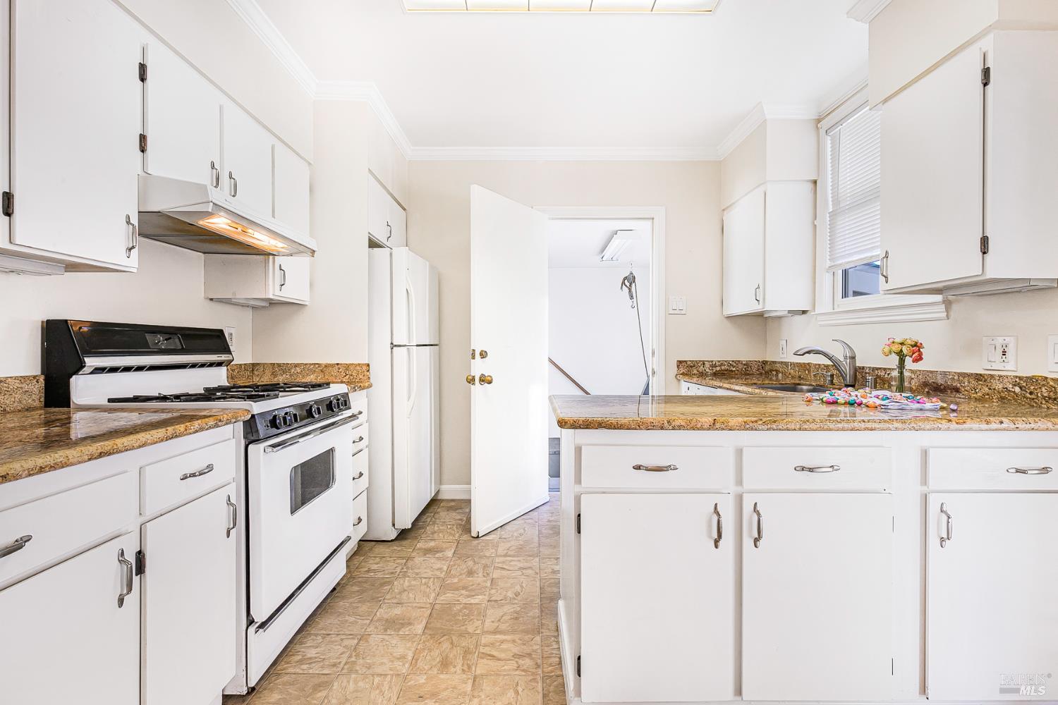 41 Meadow Avenue San Rafael, CA 94901 - Photo 8 of 55