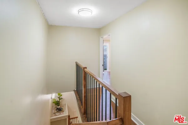 a view of entryway with workspace