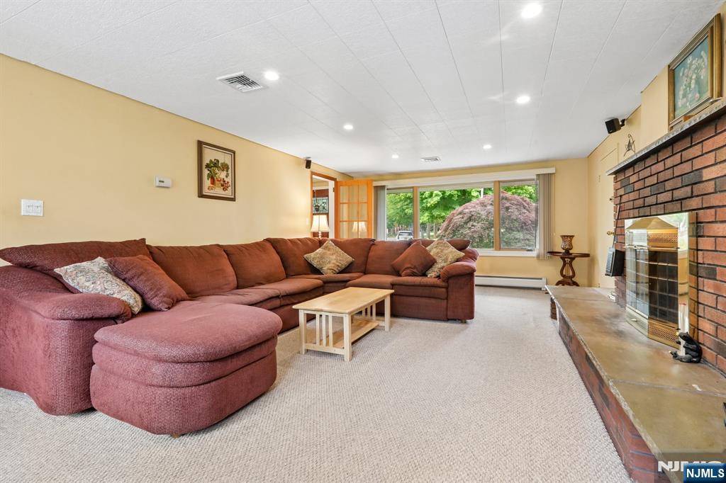 123 Midwood Road Paramus, NJ 07652 - Photo 8 of 46