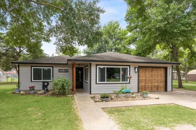 a view of a house with backyard and sitting area