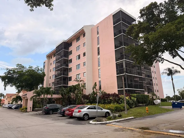 $199,999 | 20840 San Simeon Way, Unit 308, Miami, FL 33179